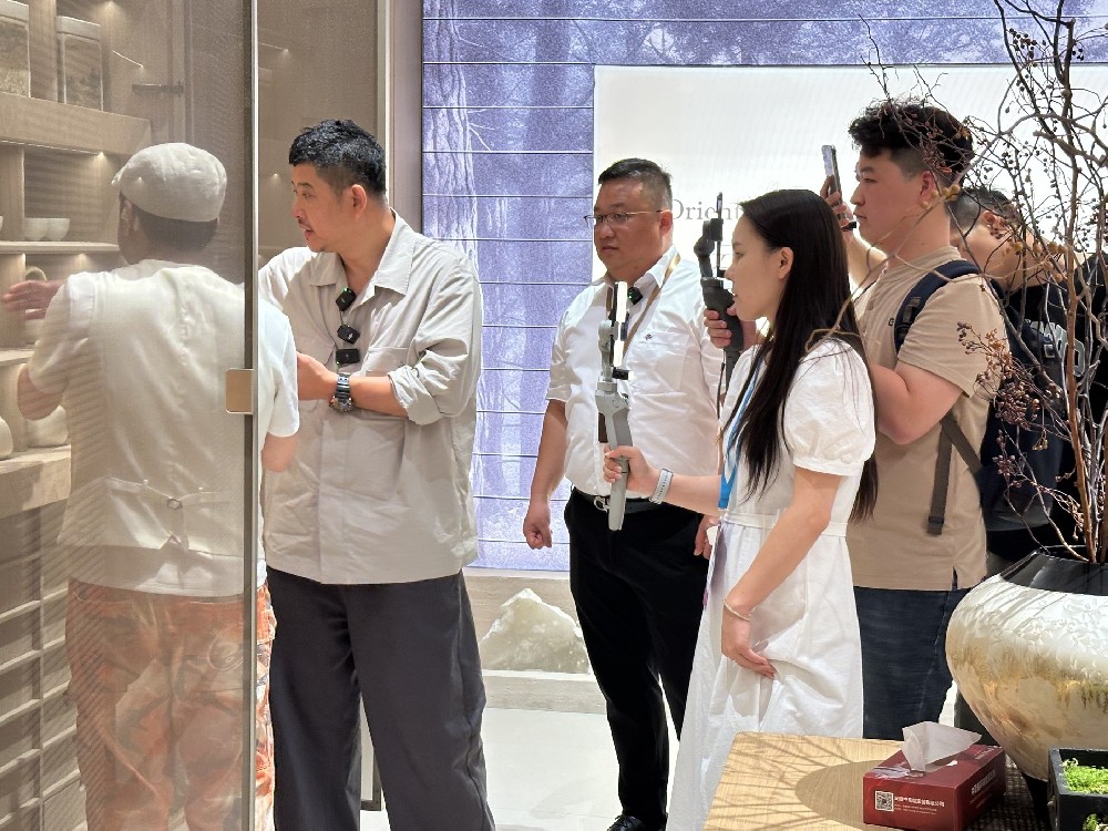 匠心焕新章·华光绽荔城！中至信家居携珀斯3.0系列震撼登陆广州建博会...