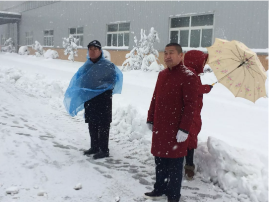 抗雪救灾 众志成城