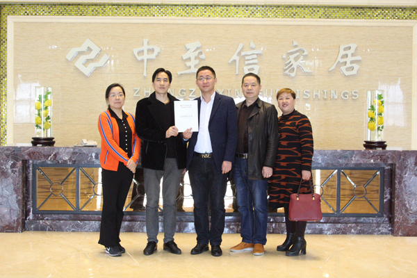 湖北鄂州邱先生成功加盟中至信橱柜.全屋定制