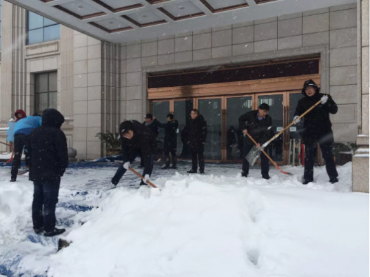 抗雪救灾 众志成城