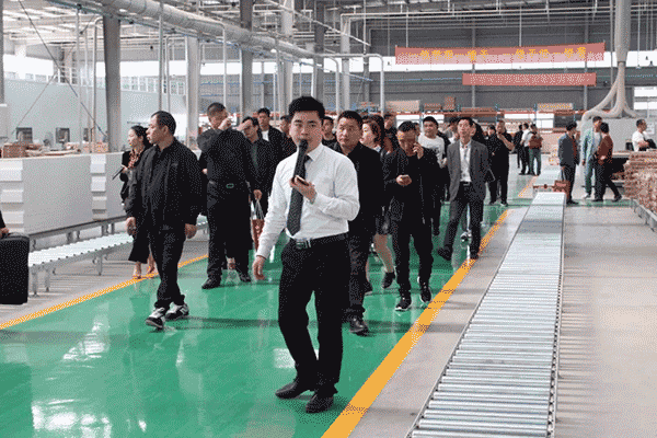 中至信加盟商参观车间