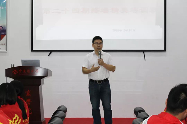 中至信橱衣柜运营中心总监杨凌杰先生致辞
